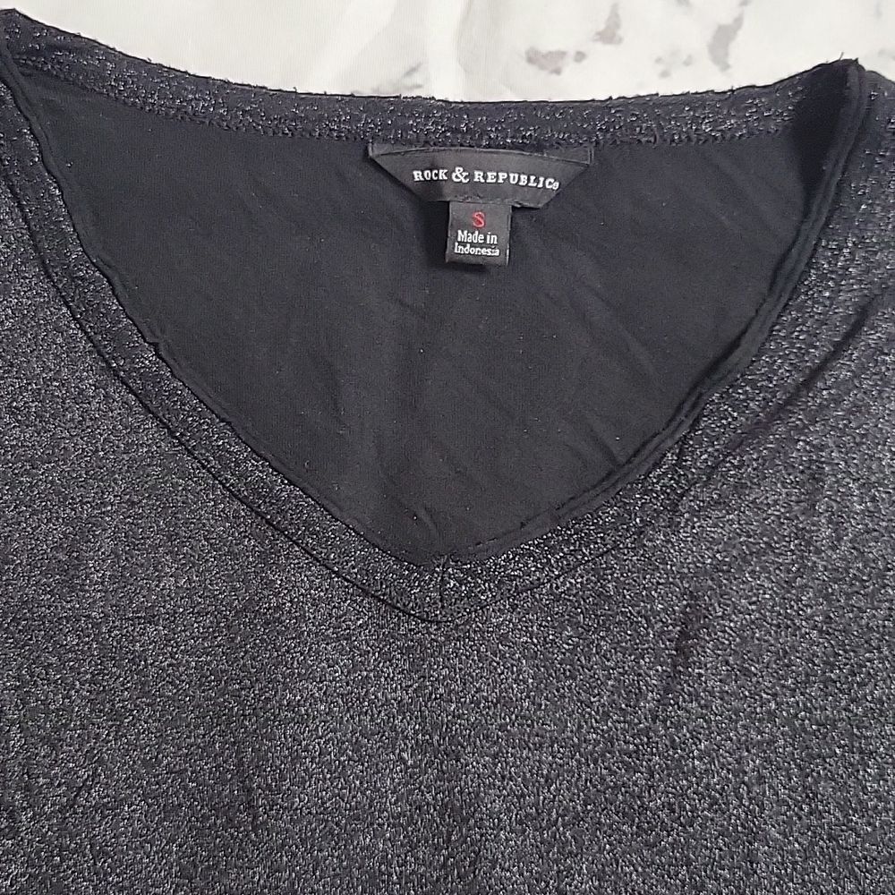 Rock & Republic Black Shimmer Long Sleeve Tee - Picture 2 of 5